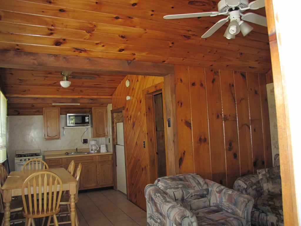 Depe Dene Resort Lake George Quarto foto